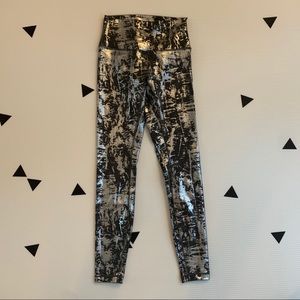 Lululemon size four wonder under tights foil